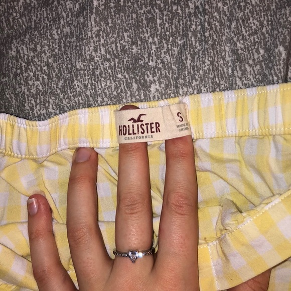 Hollister off the shoulder top - Picture 4 of 4